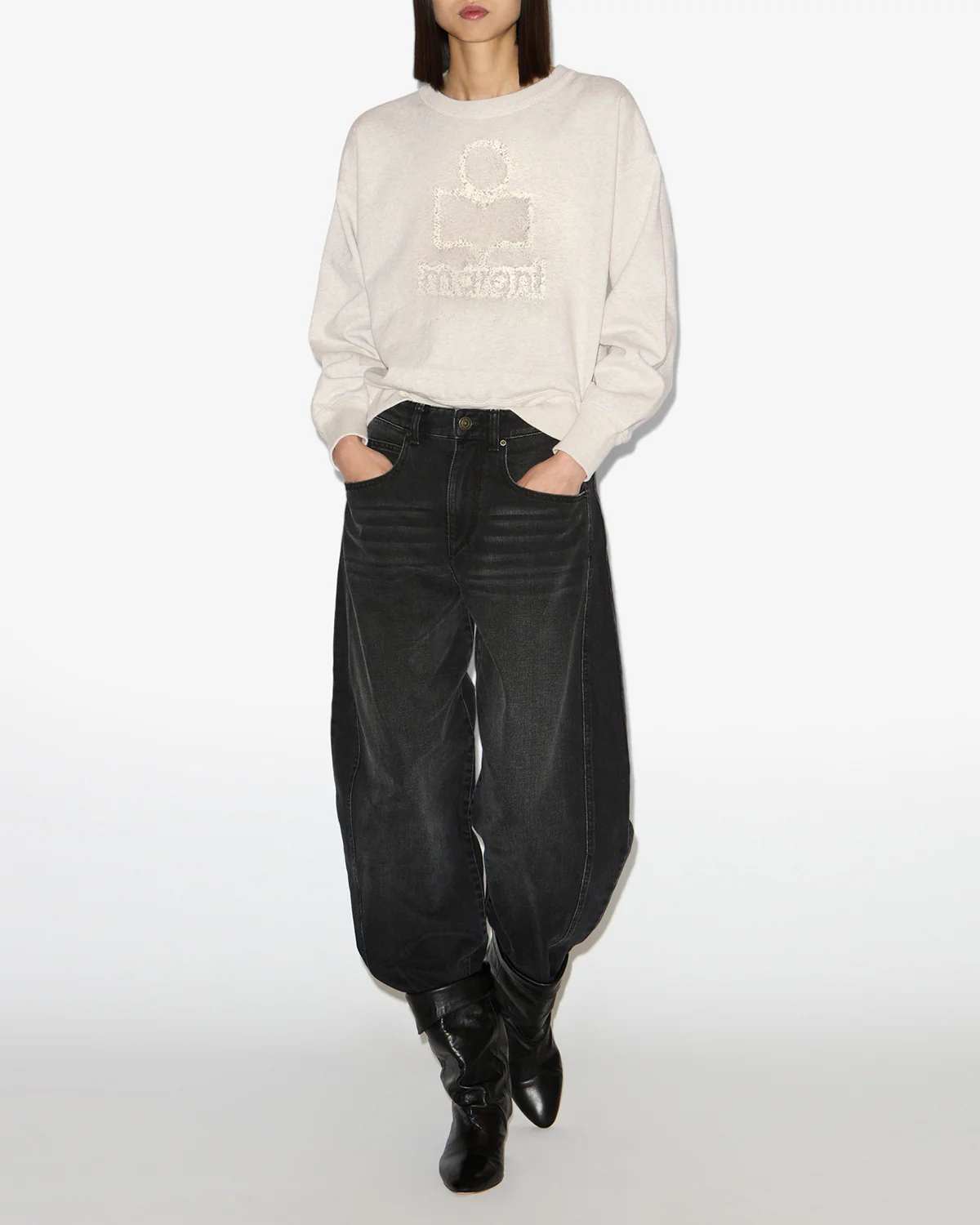 8017-mobyli-sweatshirt-4.webp MOBYLI SWEATSHIRT