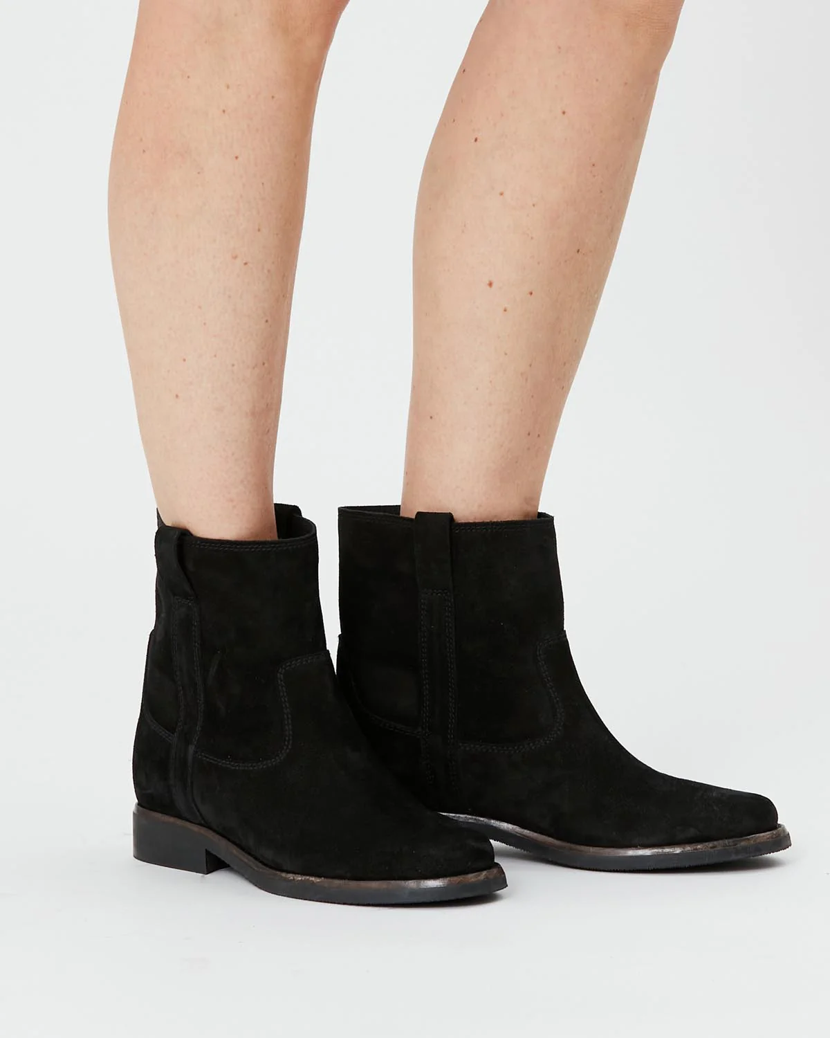 9915-susee-low-boots-5.webp Susee Low Boots